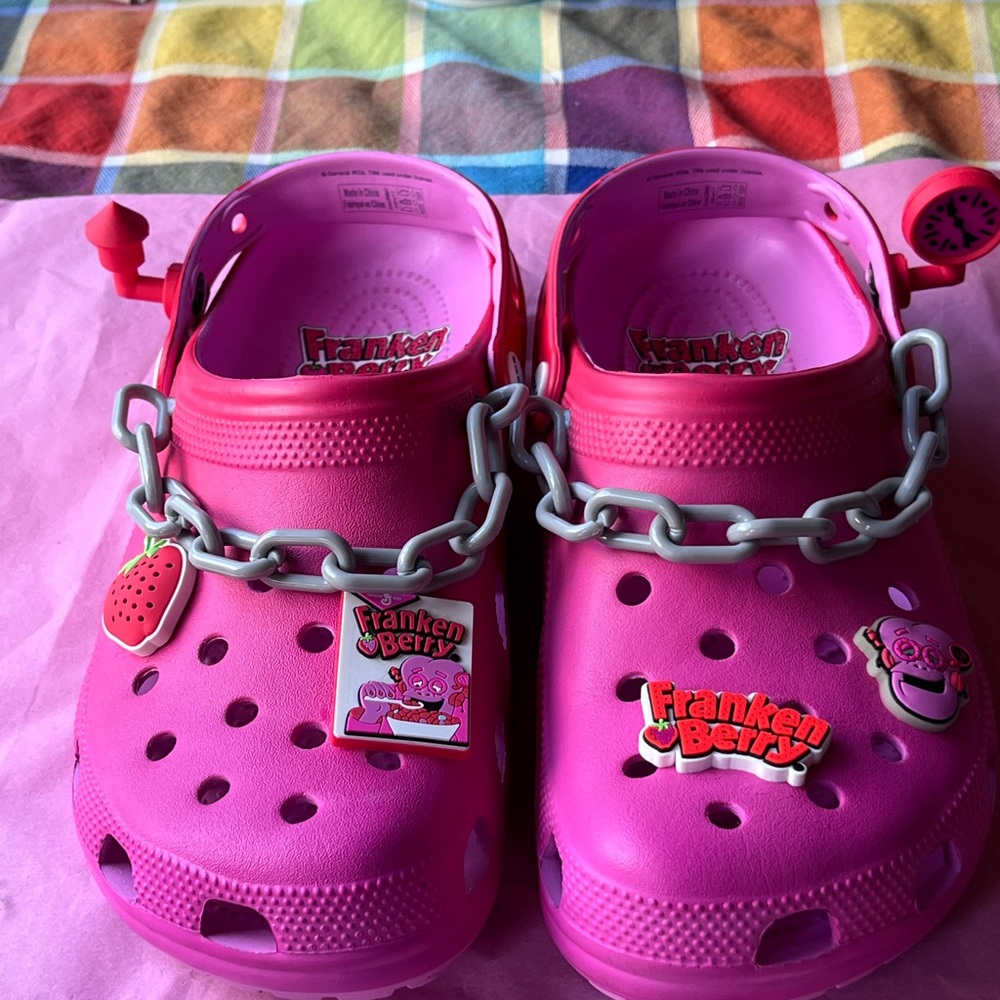 🍓 CROCS FRANKEN BERRY CLASSIC CLOG 🍓